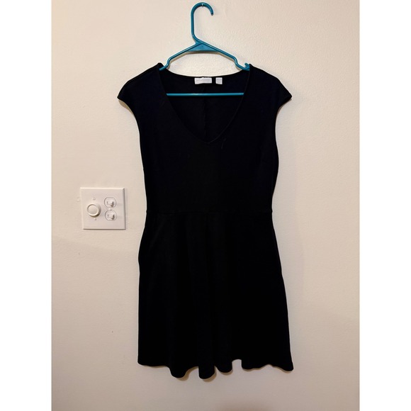 New York & Company Dresses & Skirts - New York & Co Fit & Flare Pockets Mini Short Sleeve Dress Size M Black